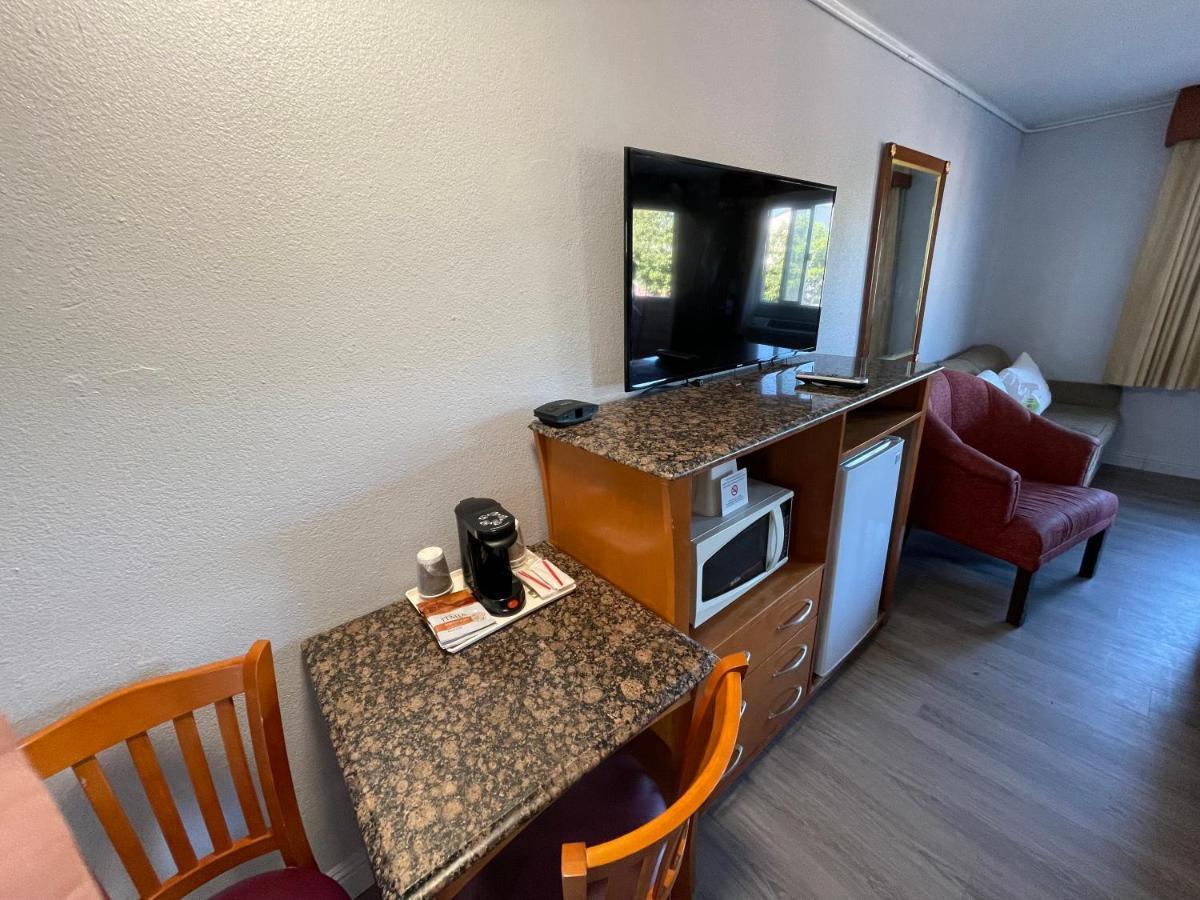 Pacific Inn Гроувър Бийч Екстериор снимка